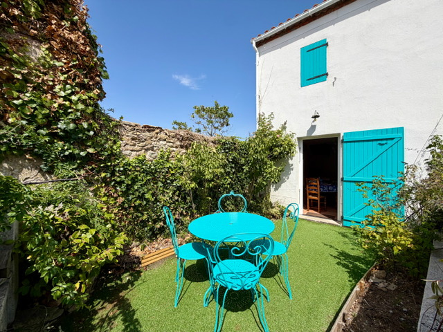 Maison en pierres proche commerces