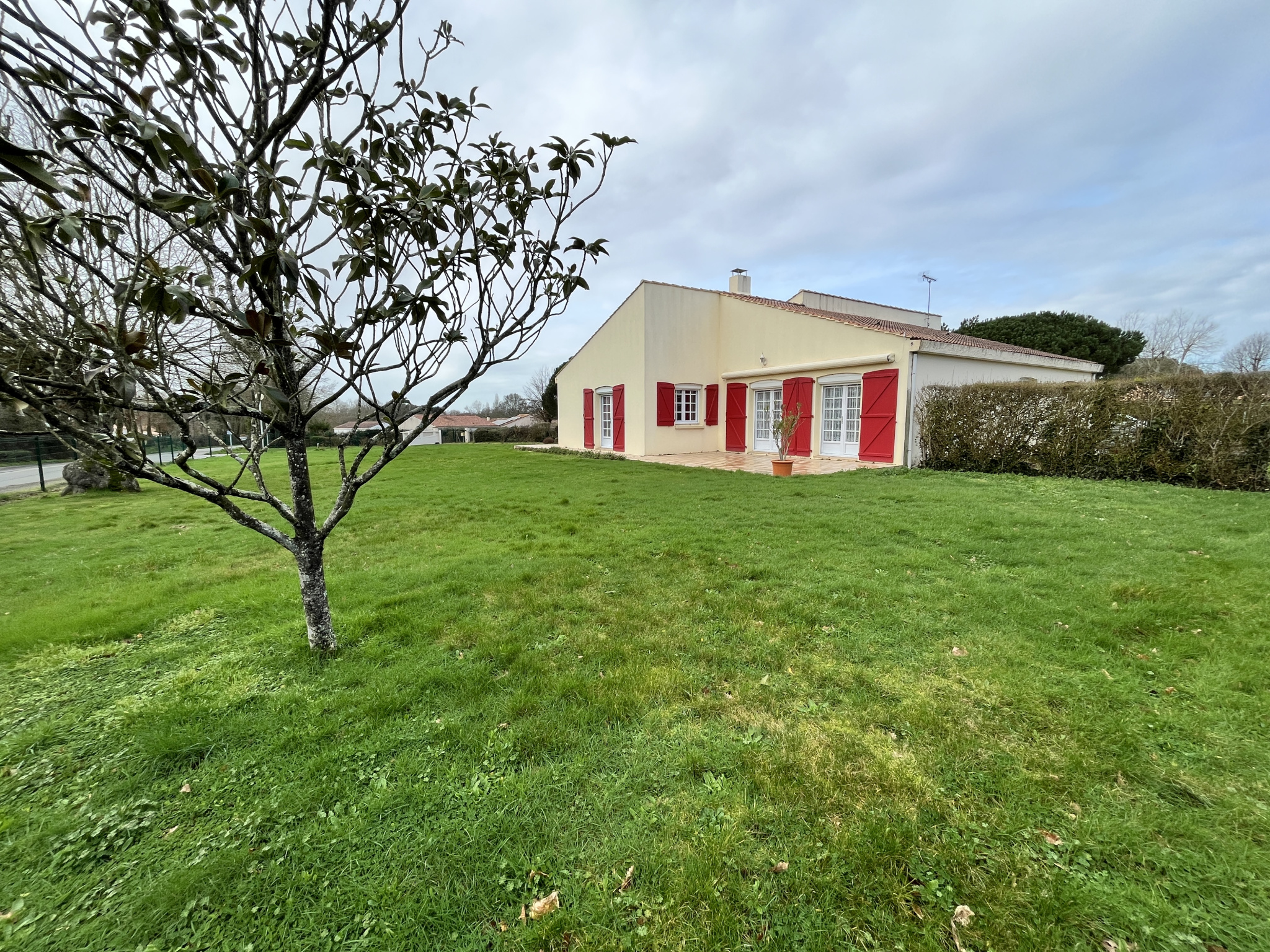 Maison proche commerces avec 1727 m2 de terrain