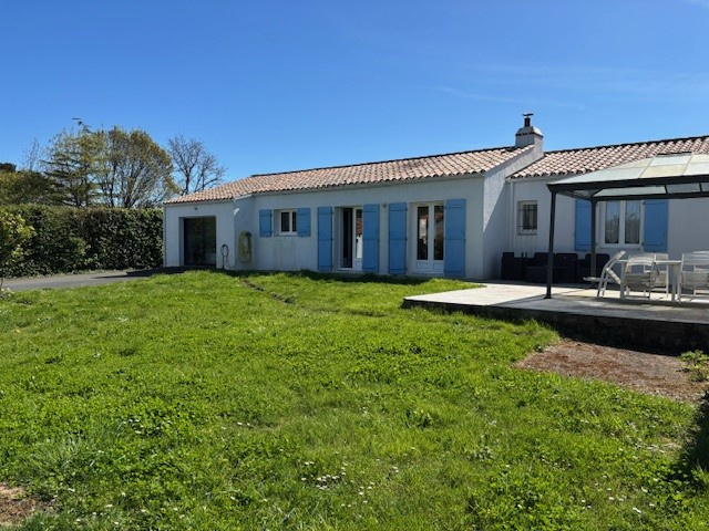 Maison 5 pièces avec double garage, piscine et terrain de 2500 m2